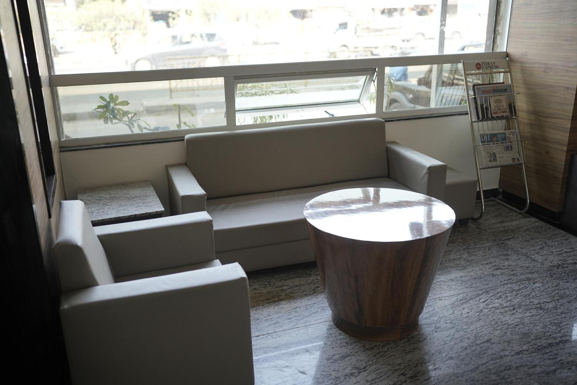 גולבארגה Atharva Hotel מראה חיצוני תמונה