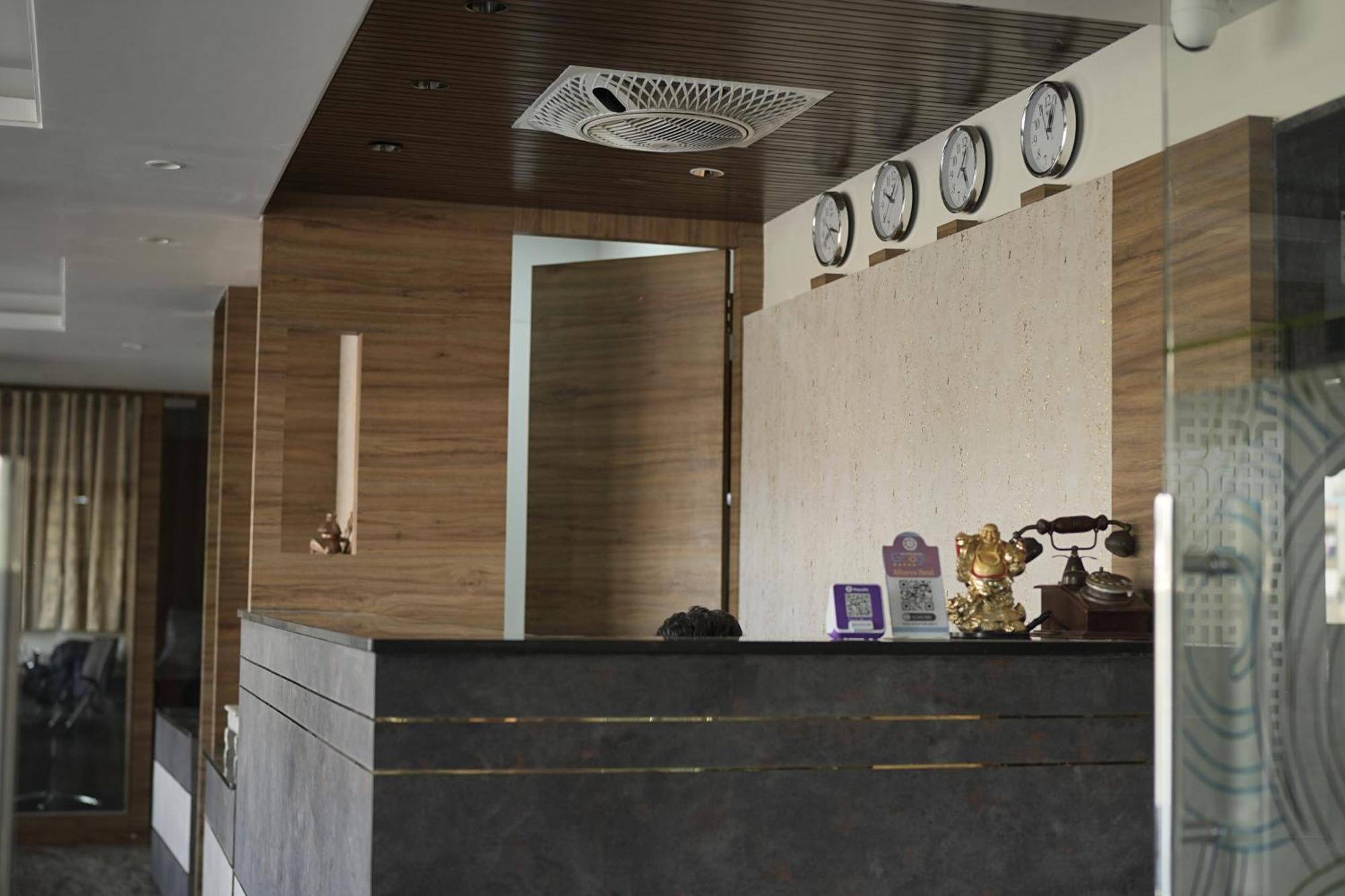 גולבארגה Atharva Hotel מראה חיצוני תמונה